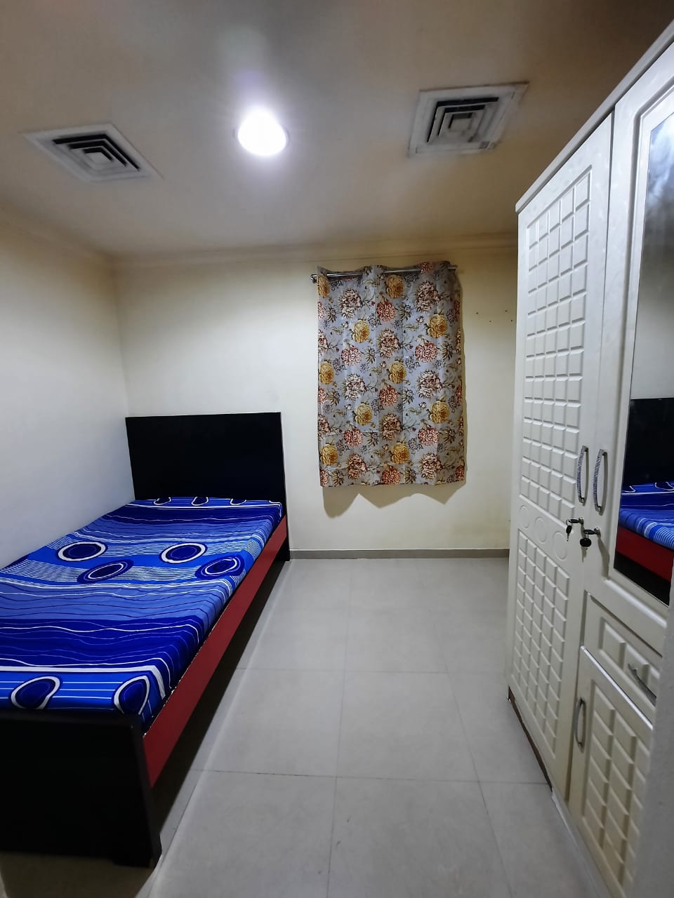 Rooms for Couples With Attach Washroom In Bur Dubai @2500 Inclusive All, C/Ac, Privacy