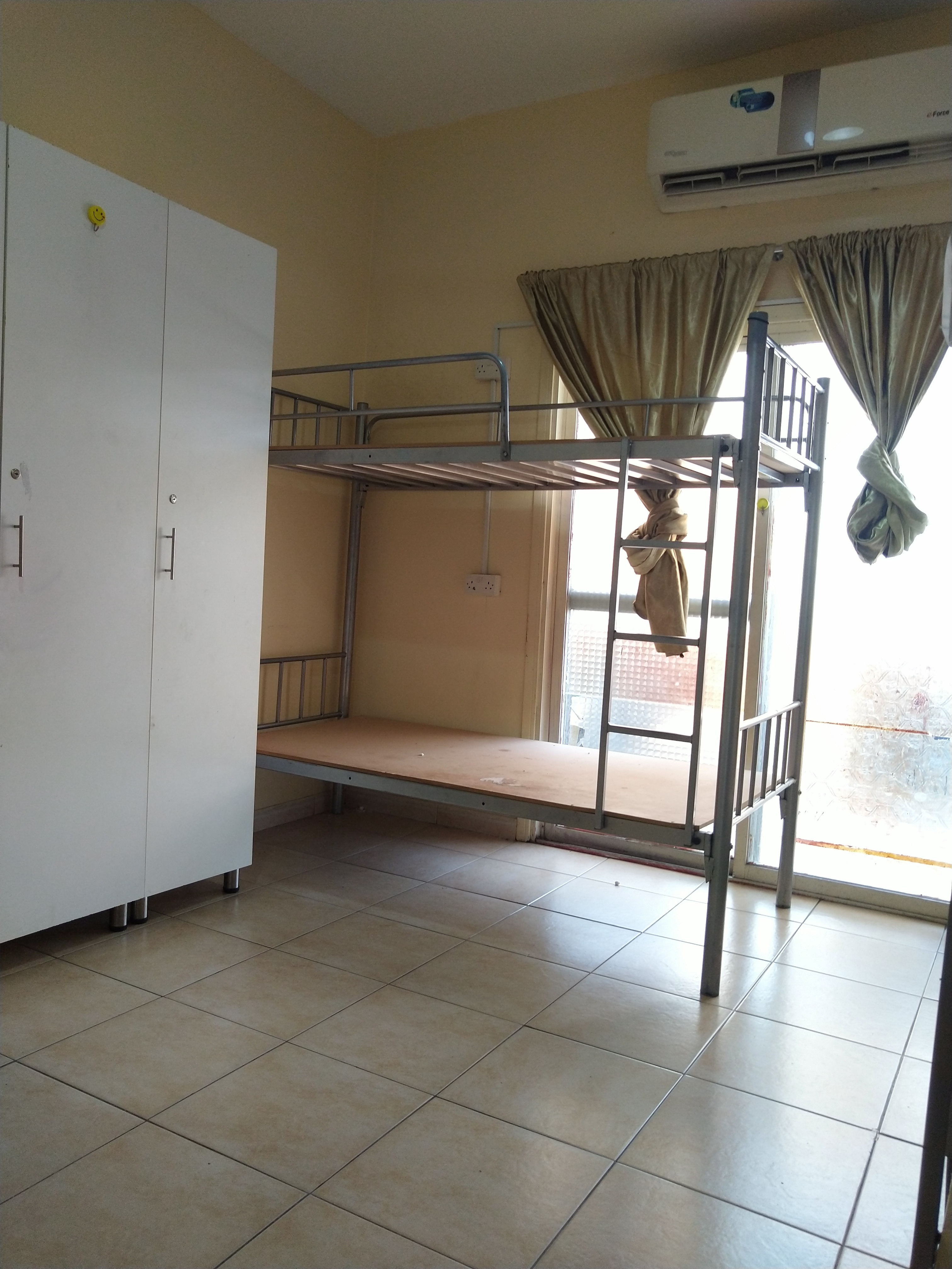 AVAILABLE ROOM FOR COUPLE/ LADIES BED SPACE AT BUR DUBAI DHS.600 NEAR AL GHUBAIBA METRO STATION.