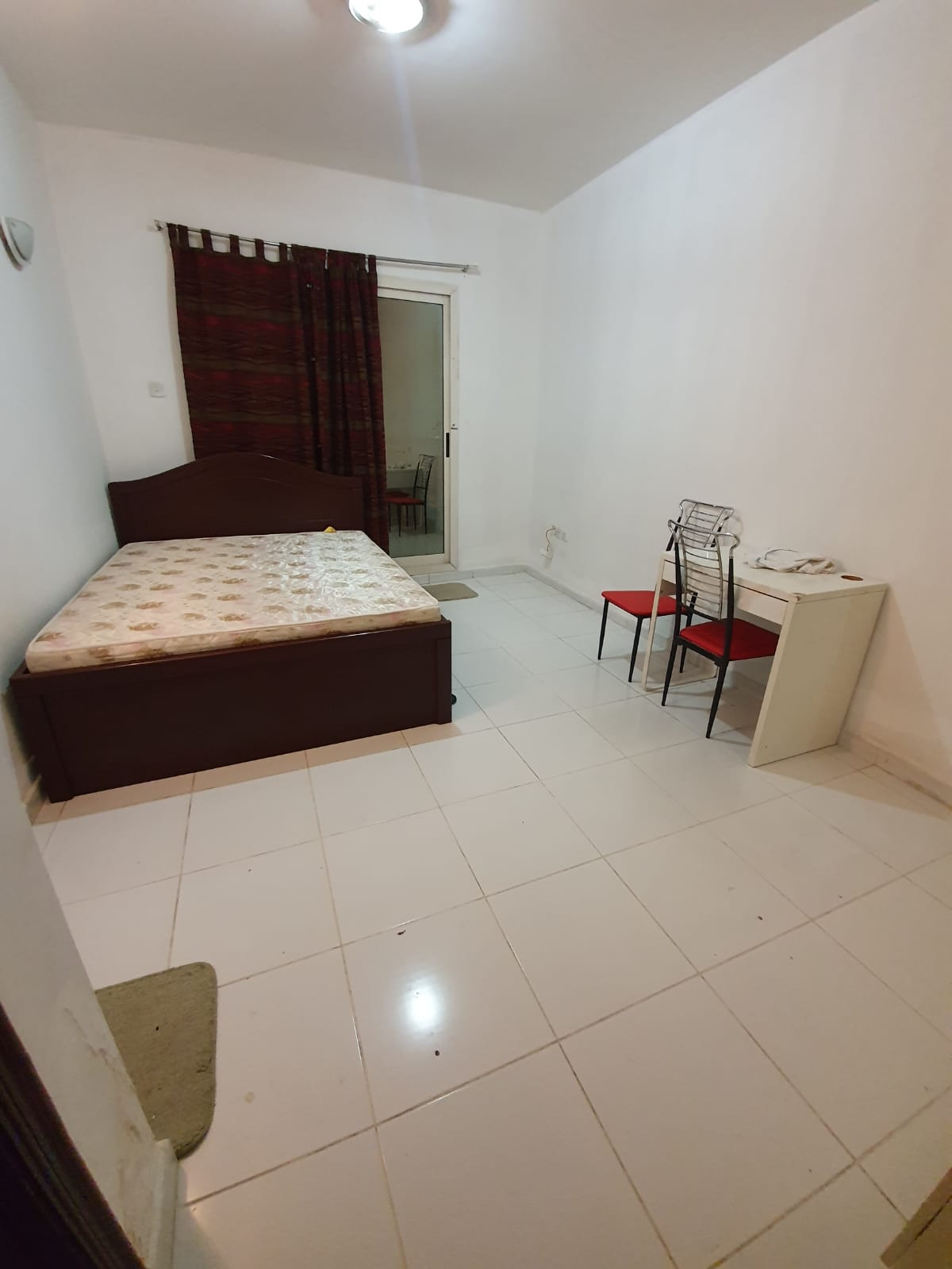 Fully furnished Big and spacious room availabe in Karama