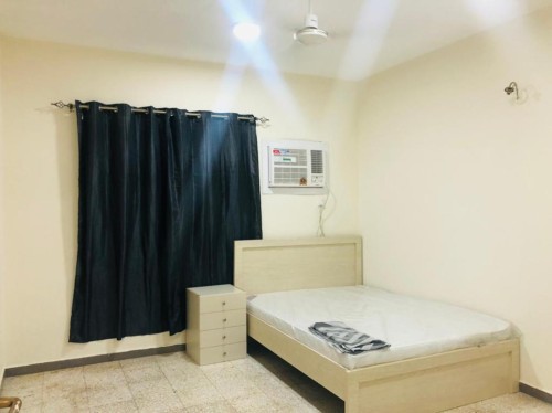 Furnished Executive Room near in Metro station