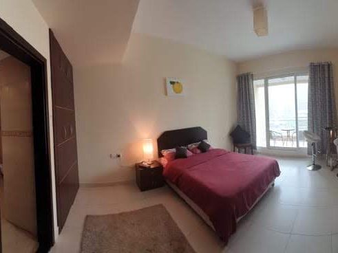 Waterfront Master bedroom with own balcony and bathroom close to DMCC metro station TV & cleaning