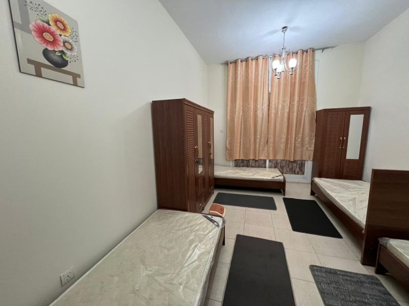 Bedspace available for male in Master room silicon oasis