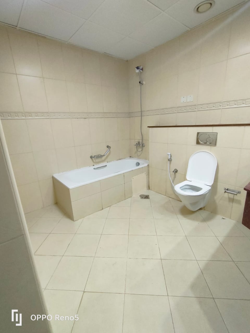 Partition room for rent in Barsha heights tecom