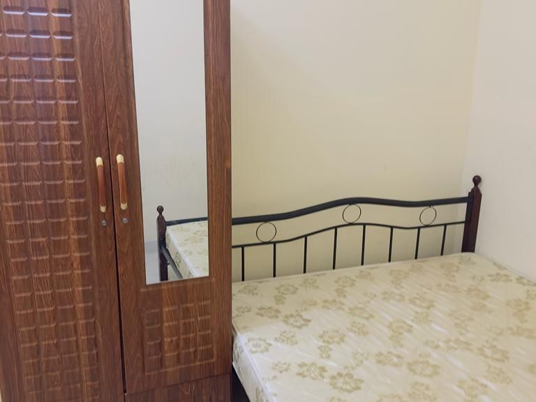 Couple parititon available for rent in Al barsha