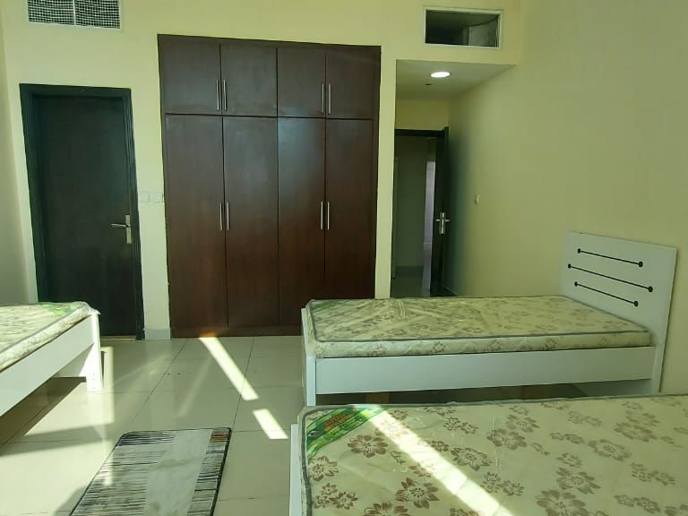 Bedspaces available for female in Al barsha 1