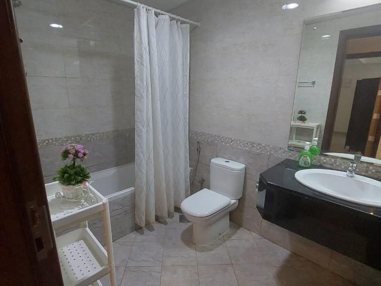 Bedspaces for ladies in  master room In AL BARSHA