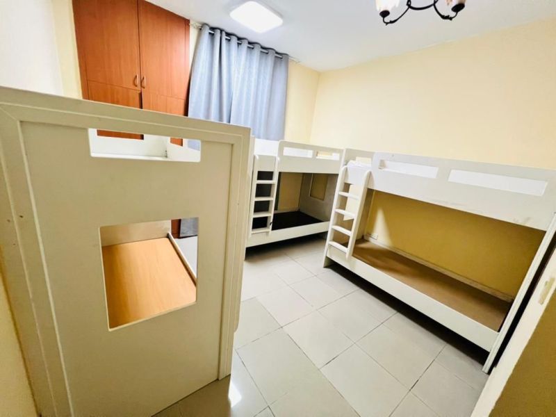 Neat bedspaces available for male in tecom