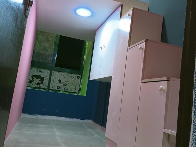 Al rigga loft partition room available near to metro