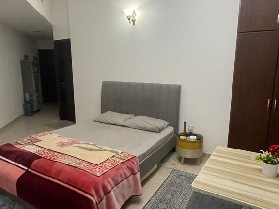 Fully furnished studio sharing with one lady only available from 1st of may in tecom