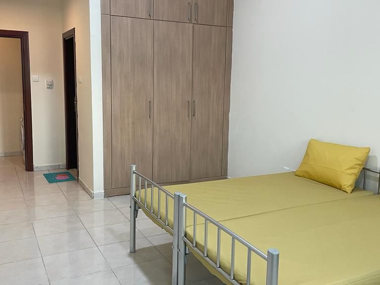 Bedspace avalable for female in a master room ready to move in Al barsha 1