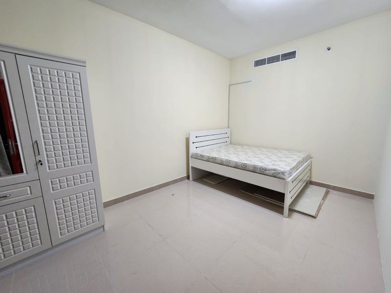 Room in Al Barsha near to Mall of Emirates 5 min walk only for Females and couple