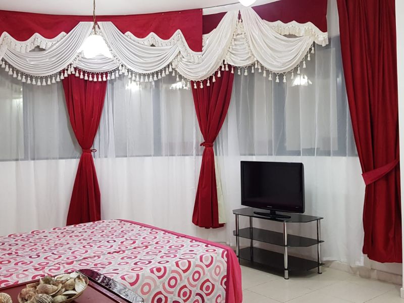 Twin sharing room available Near Financial Metro Station