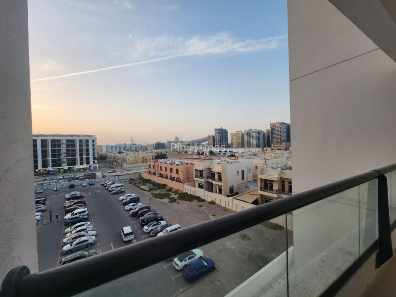 Partitions available for single person in Al barsha 1