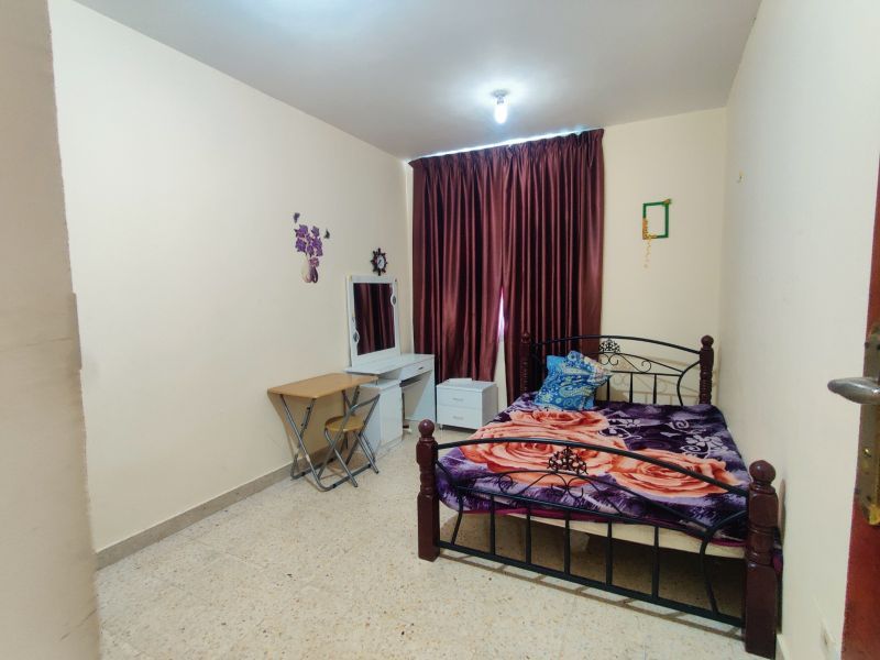 Private room available for Indian couple in a sharing apartment