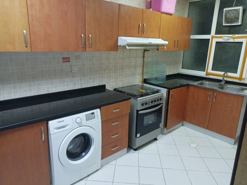 Master room for rent available in tecom for couples