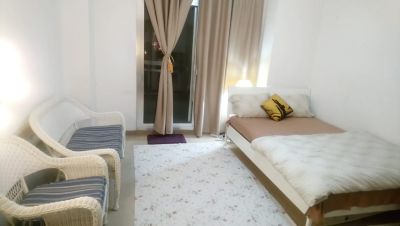 Exact like pic,furnish bful room for Classy excutive single girl,wrkg couple @maktoum rd Deira
