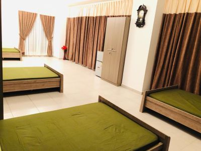 LUXURY BED SPACES AVAILABLE FOR RENT ON SHEIKH ZAYED ROAD NEAR EMIRATES TOWER METRO STATION